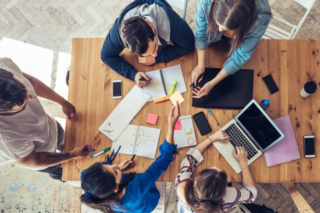 How to Start a Campus Club Successfully: Rules, Funding, and Leadership Tips